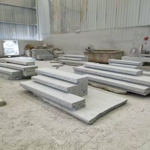 福州 整石台阶（大面火烧+侧面自然面），出货前厂内拼装