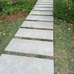 福州 芝麻黑小区踏步、汀步石铺装效果