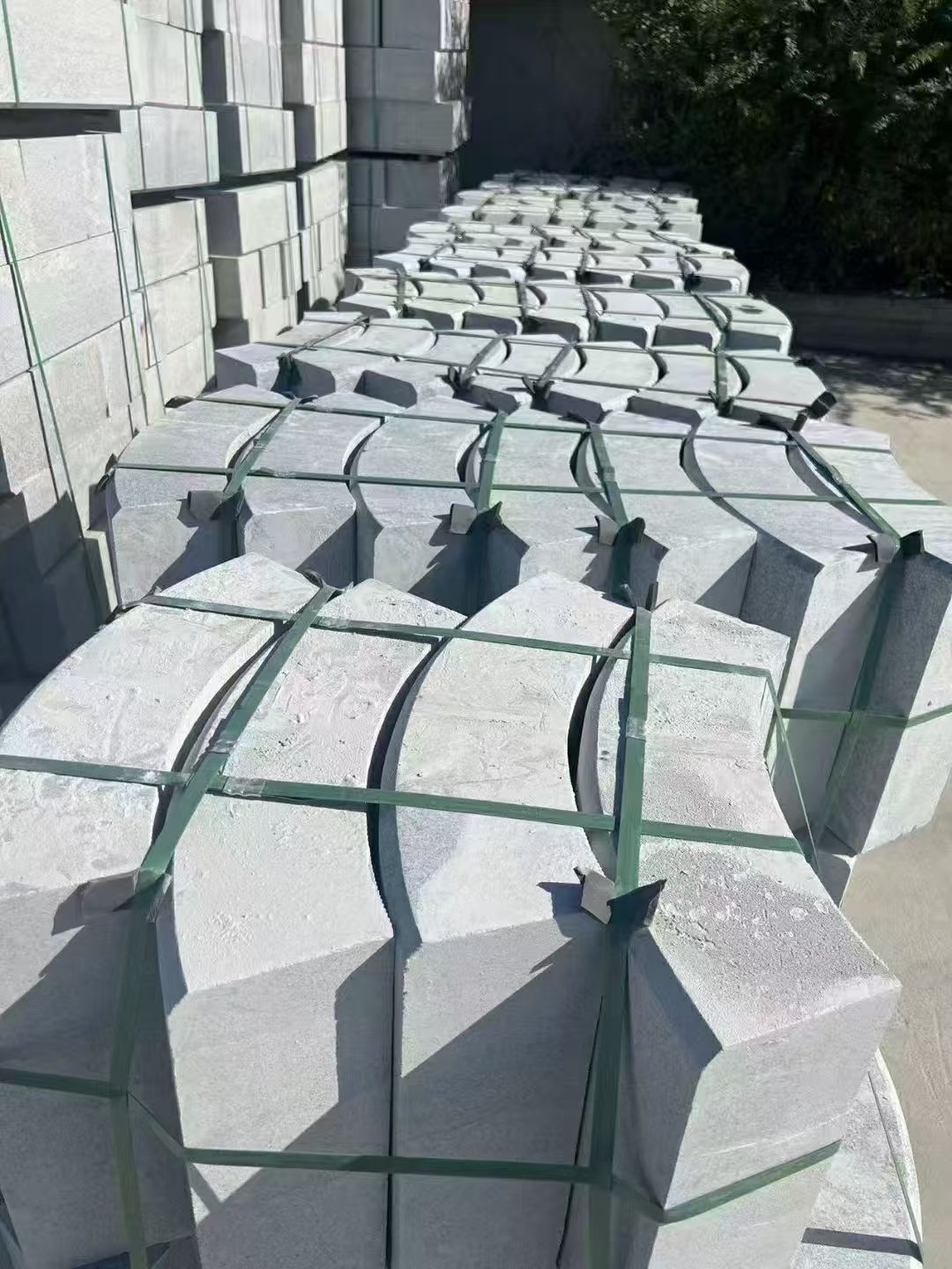 福州 芝麻灰弧形路沿石