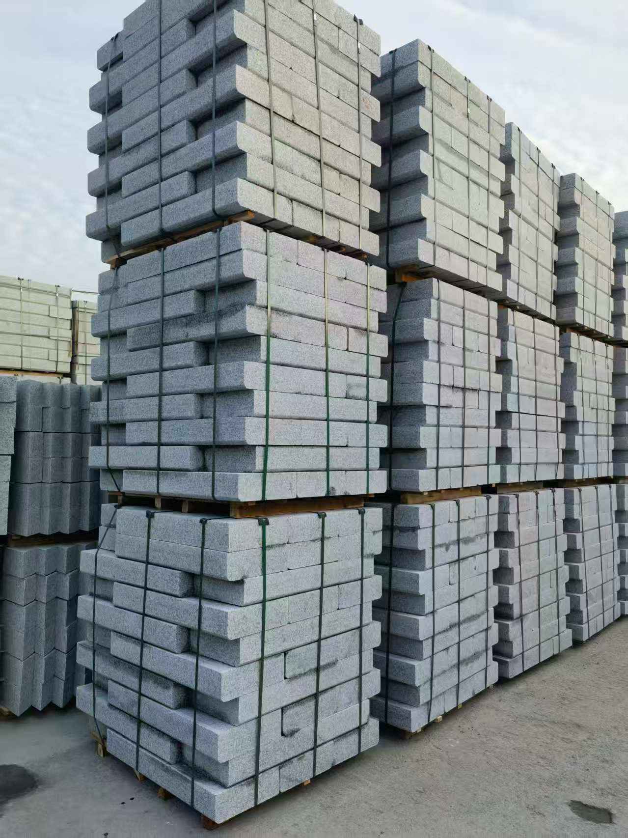 福州 路沿石（路侧石），颜色一致，尺寸标准