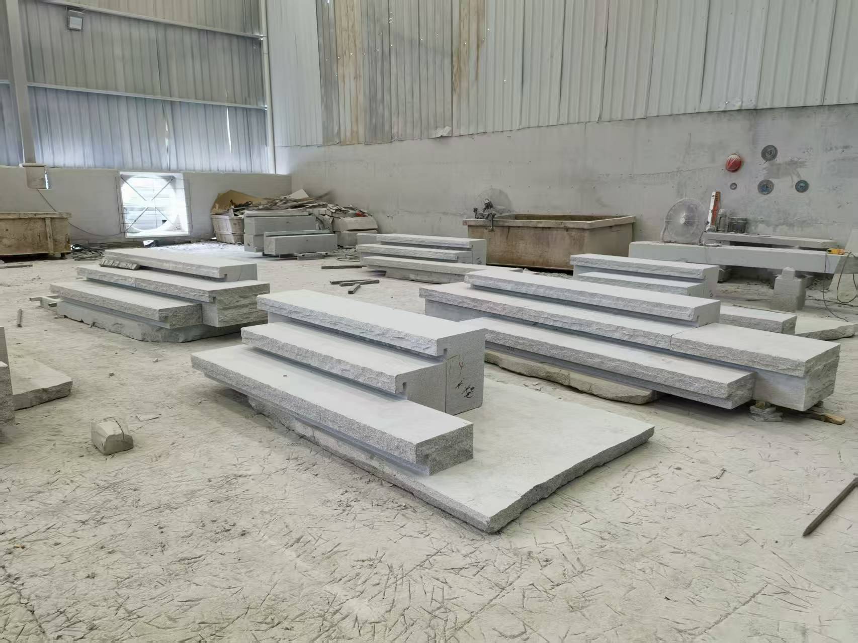福州 整石台阶（大面火烧+侧面自然面），出货前厂内拼装