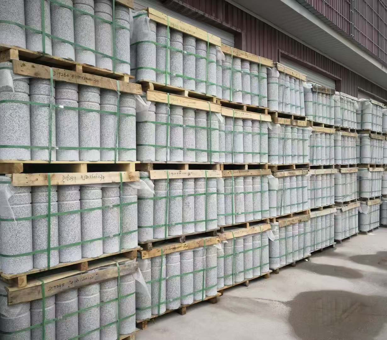 福州 芝麻白挡车柱、阻车桩、隔离柱